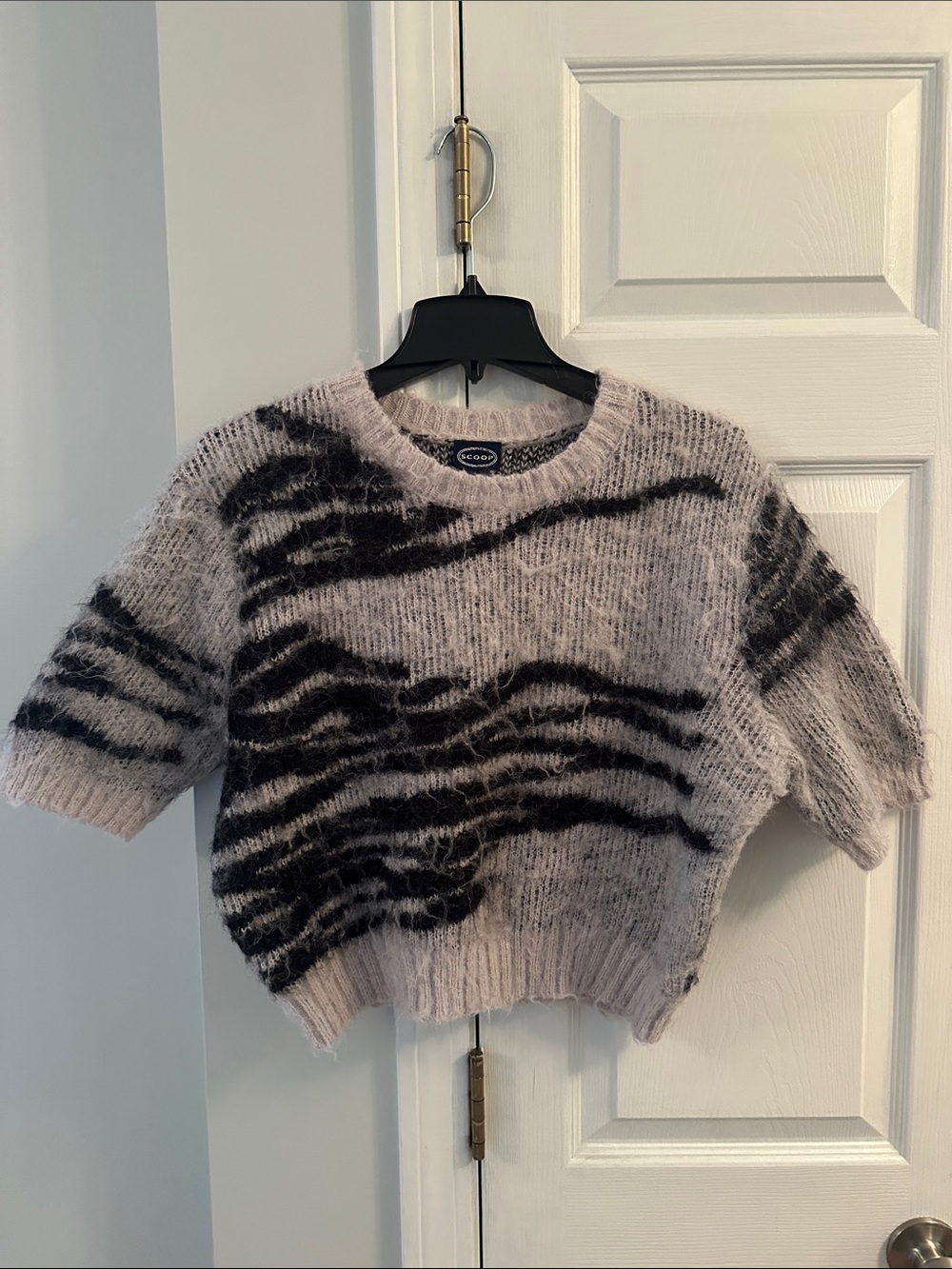 SCOOP brand Fuzzy Zebra-Stripe Cropped Sweater in Black & Gray- size L